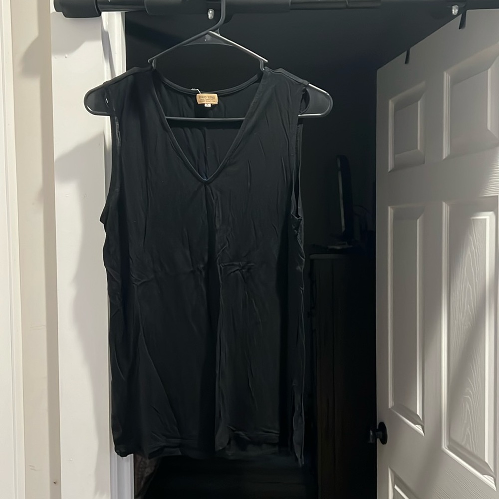 Women’s Piko sleeveless top